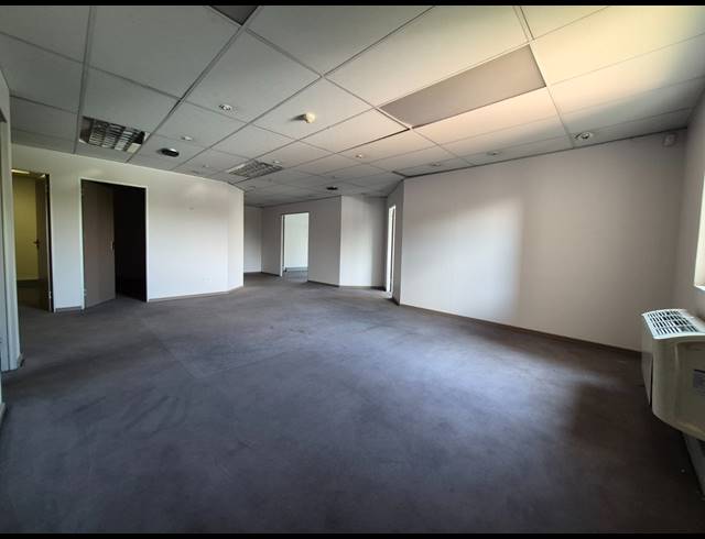 1,669M² OFFICE FOR SALE IN SUNNINGHILL